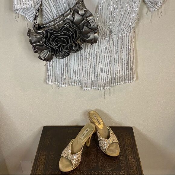 Silver Sequin NWOT V-neck Festive Top Sz M - Picture 3 of 7